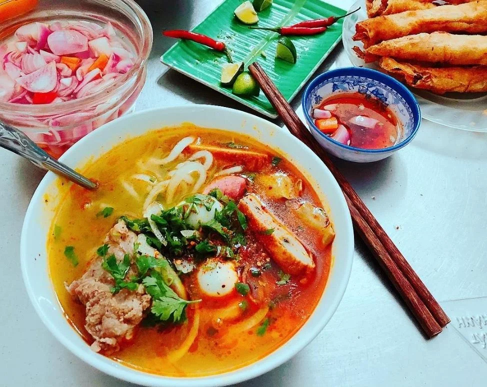 Hình 11 bài 4 – Bánh canh ruộng – món ăn dân dã, nổi tiếng với mức giá phải chăng