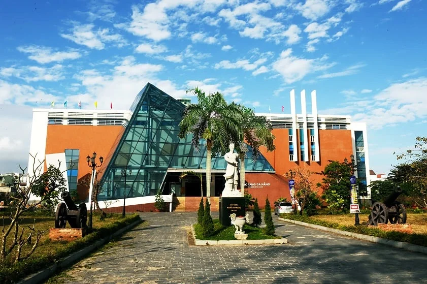 Hình 2 bài 7 – Bảo tàng Đà Nẵng – Nơi lưu giữ những nét đẹp truyền thống của thành phố