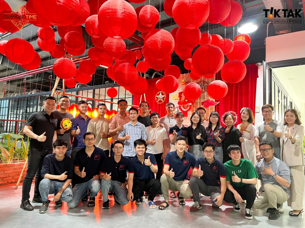 Hình 3 bài 6 – Không gian cộng đồng tại Tiktak Coworking Space với các hoạt động kết nối hấp dẫn