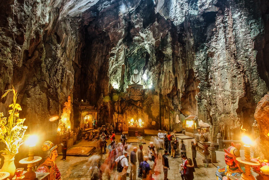 Hình 5 bài 4 – Ngũ Hành Sơn – Một khoảng không gian yên tĩnh giữa thiên nhiên và kiến trúc tâm linh.