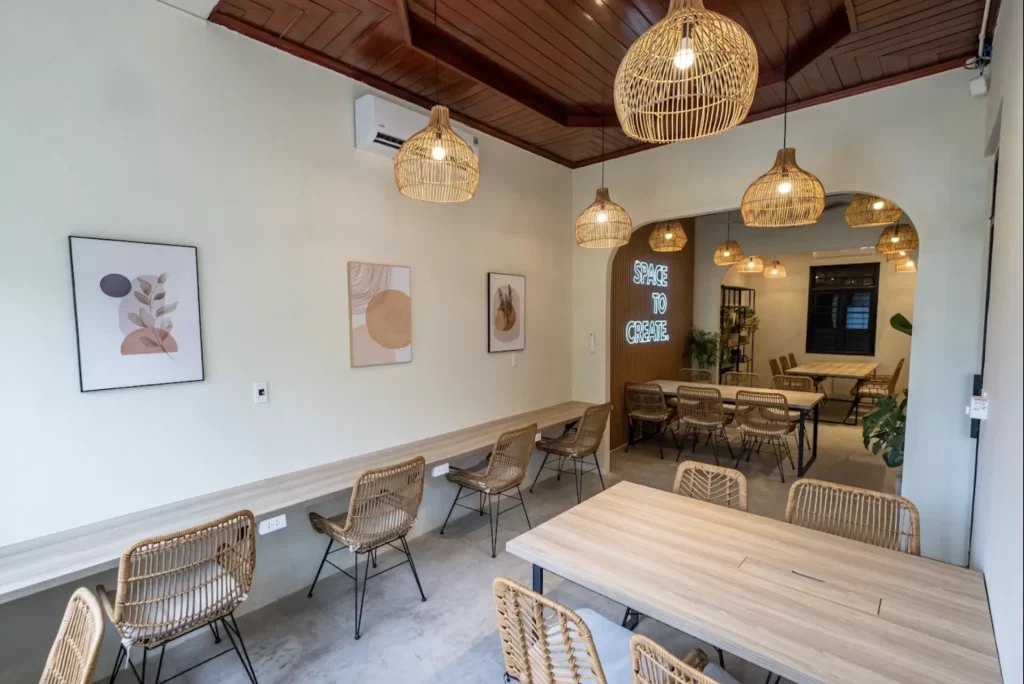 Khu vực coworking tại Danasol