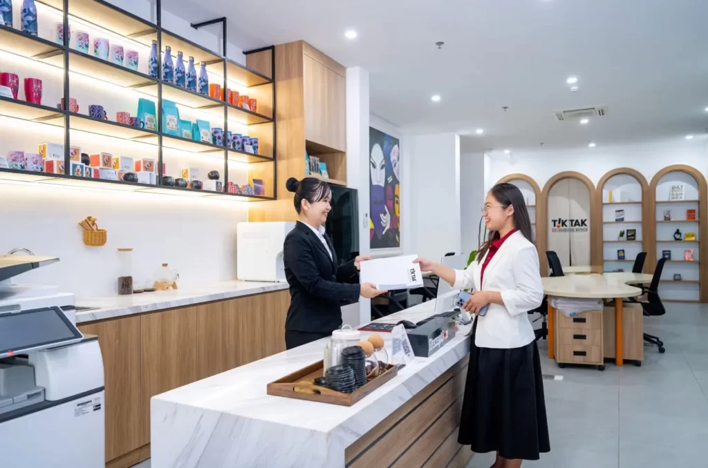 Nhân sự tại Tiktak coworking space đà nẵng_compressed